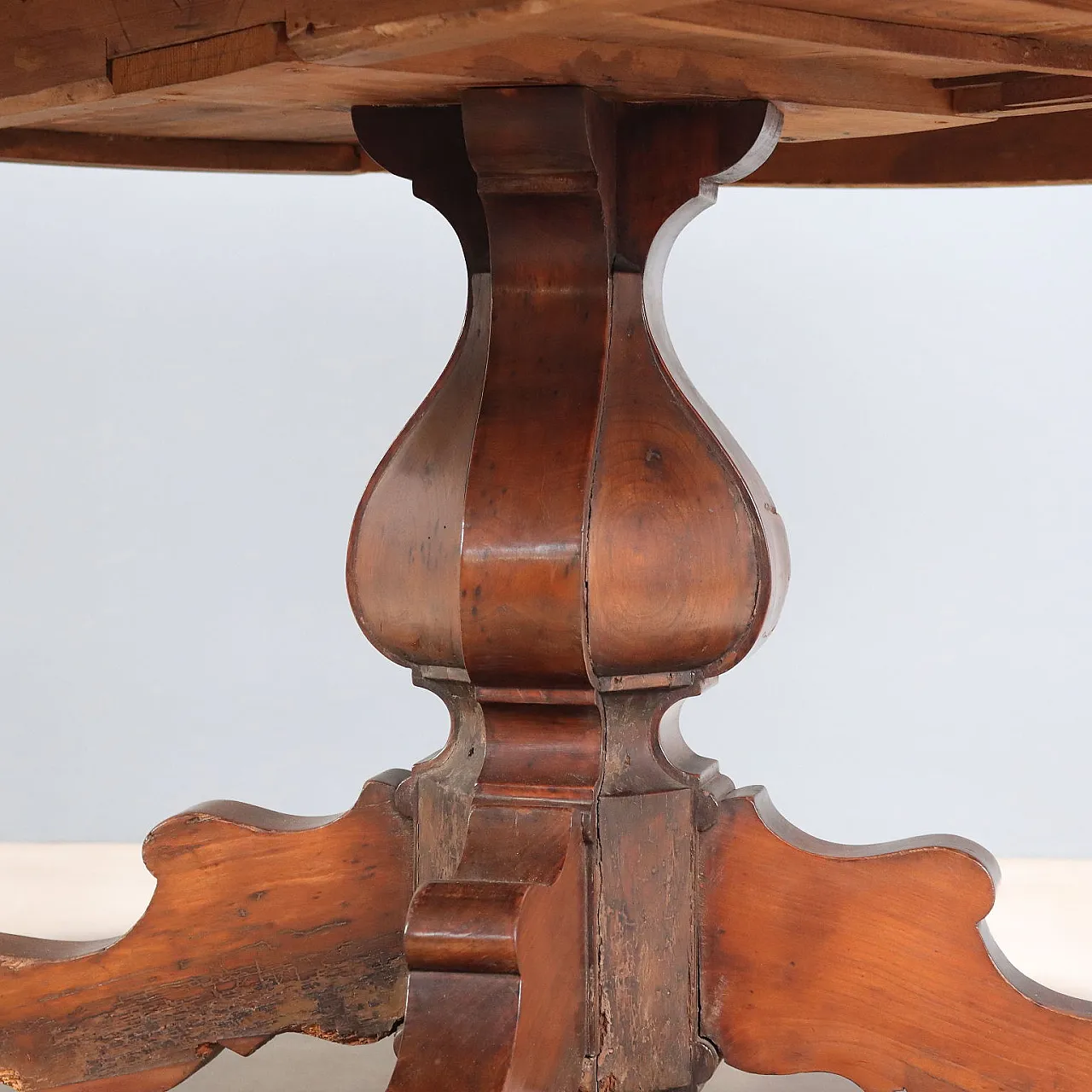 Walnut table, 19th century 7