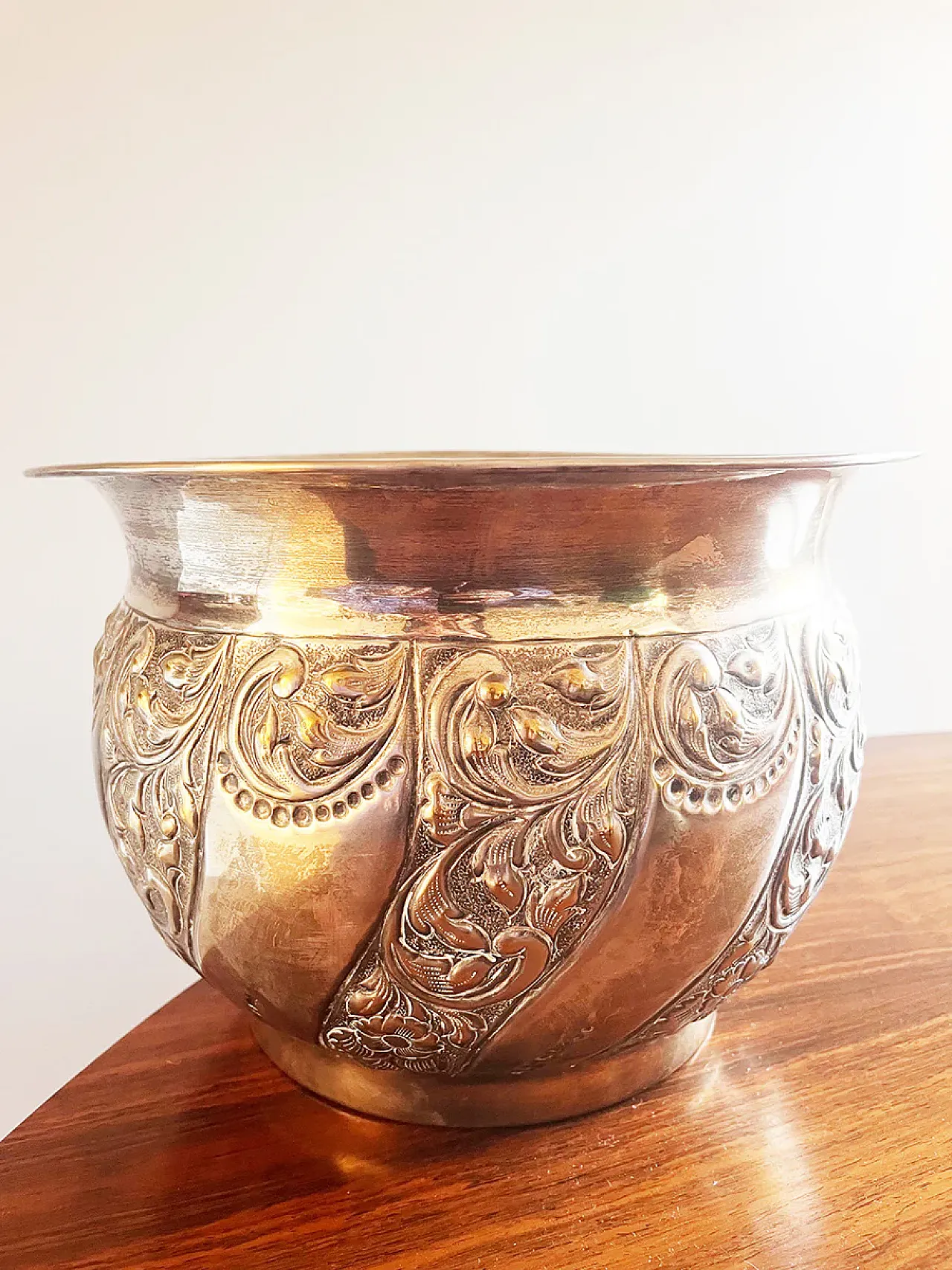 Hand-embossed Sheffield planter, 20th century 1