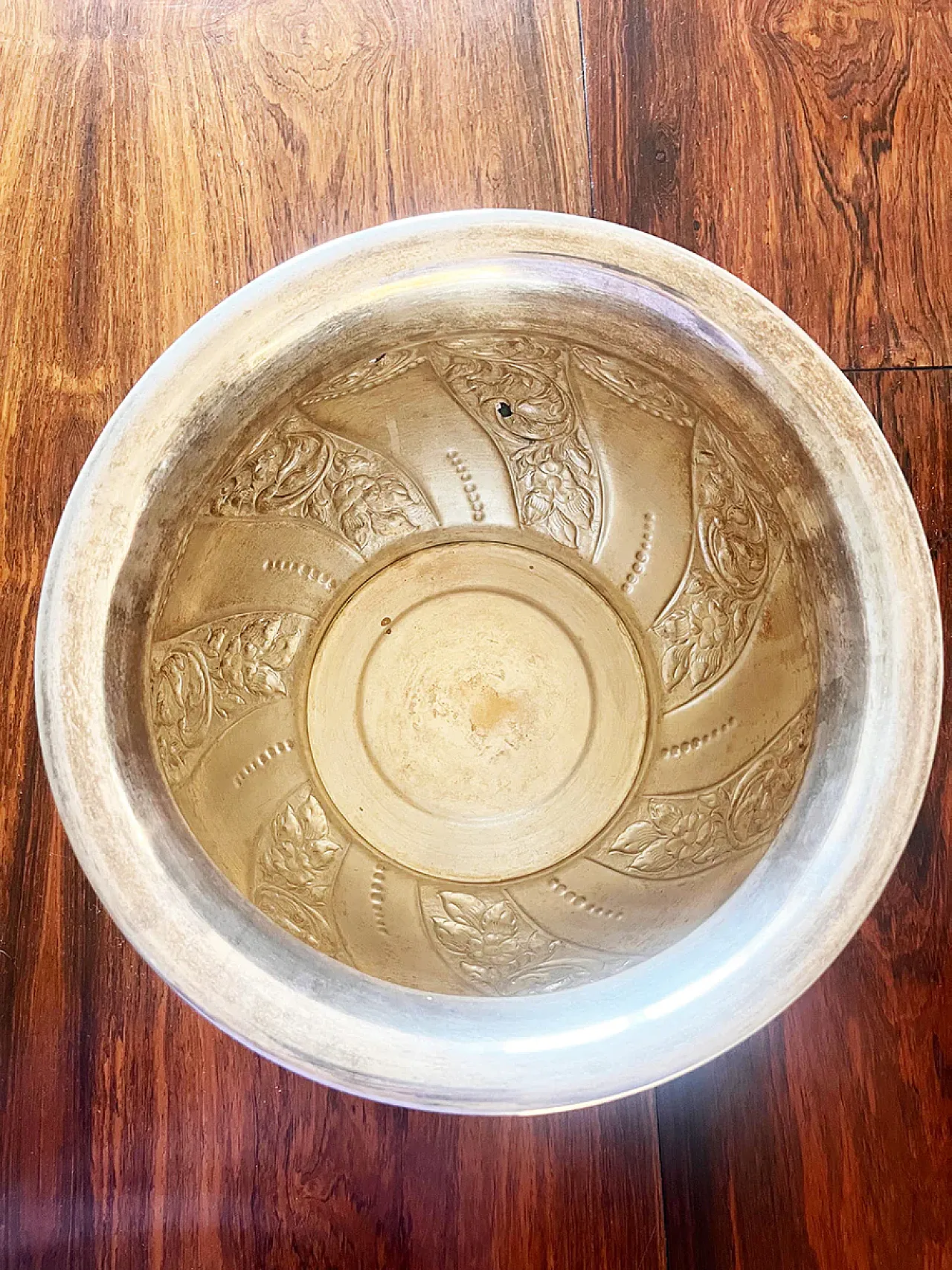 Hand-embossed Sheffield planter, 20th century 2