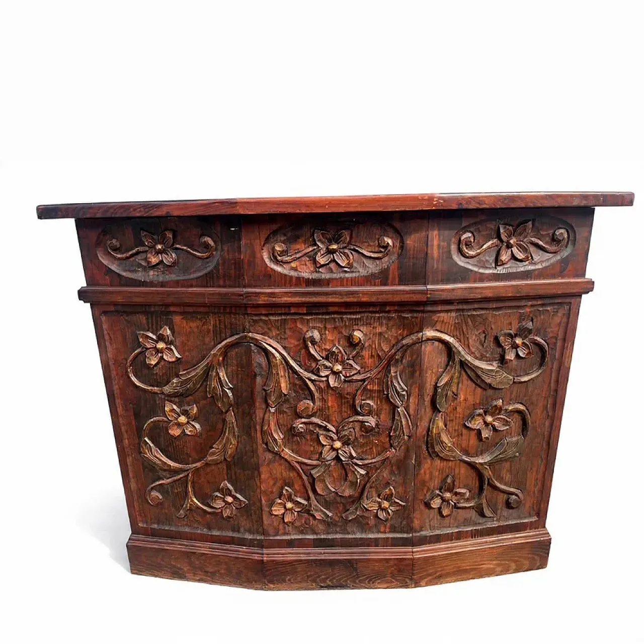 Liberty carved solid wood stall with floral motifs, 20th century 1