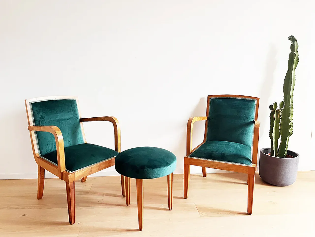 Pair of maple and velvet armchairs and ottomans attr.to P.Chiesa, 1950 1