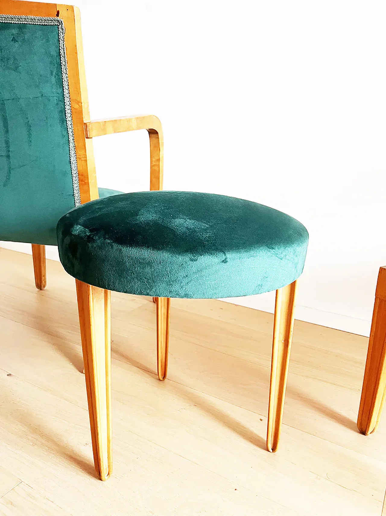 Pair of maple and velvet armchairs and ottomans attr.to P.Chiesa, 1950 4
