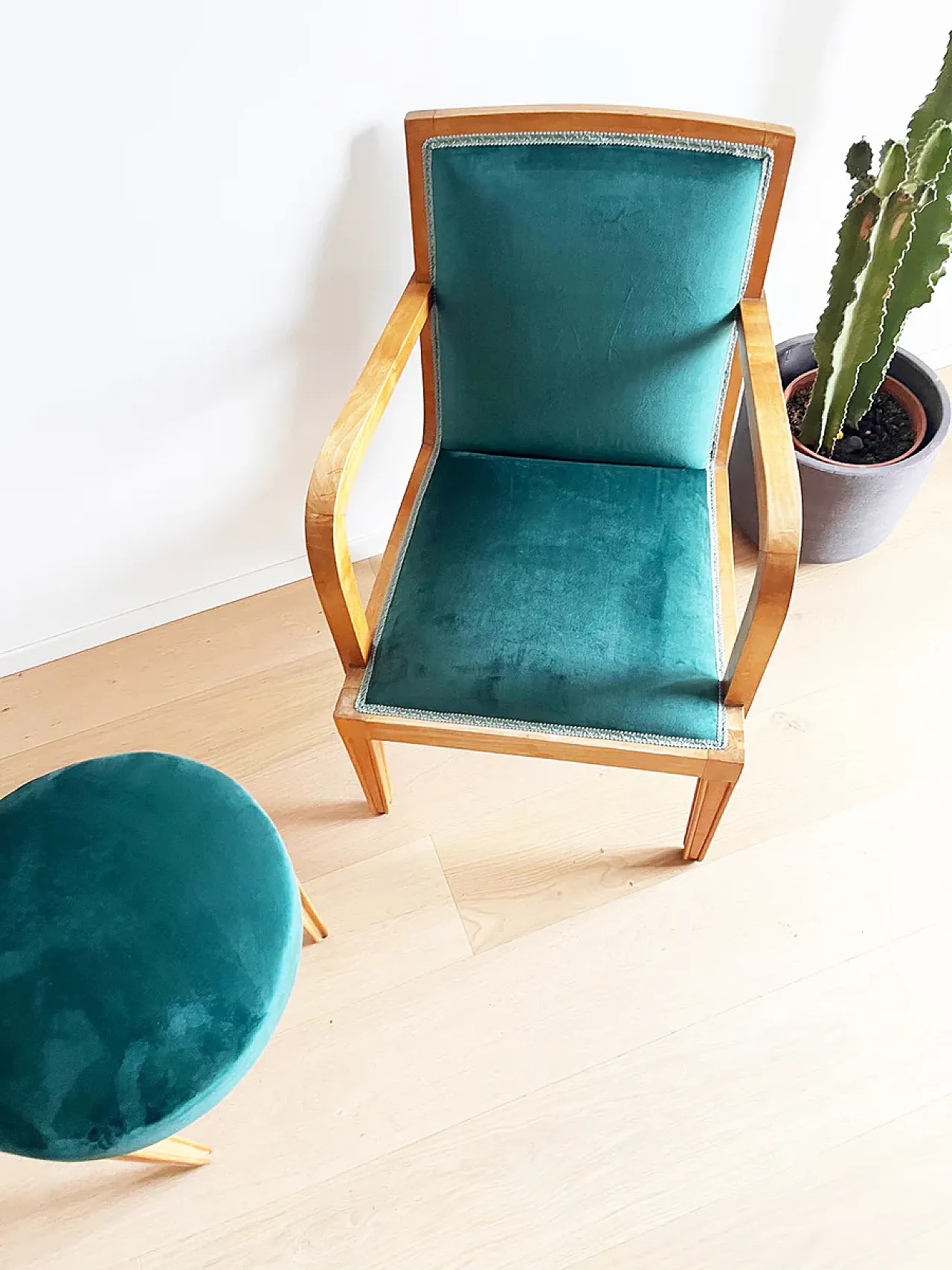 Pair of maple and velvet armchairs and ottomans attr.to P.Chiesa, 1950 6