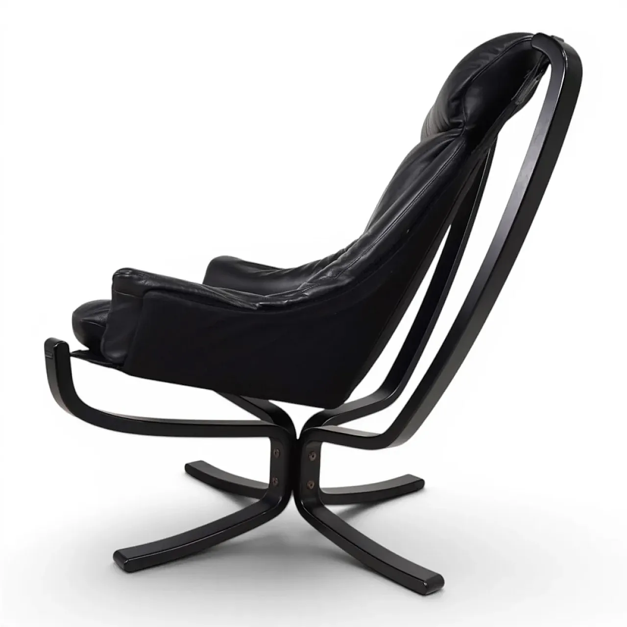 Poltrona Frau viking leather lounge chair by Sigurd Resell, 1970s 1