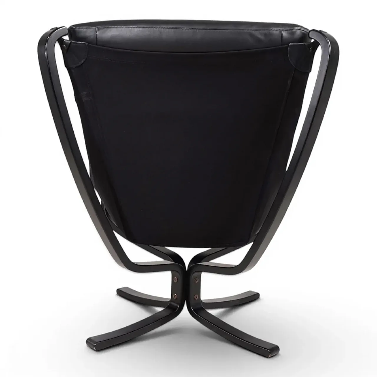 Poltrona Frau viking leather lounge chair by Sigurd Resell, 1970s 4
