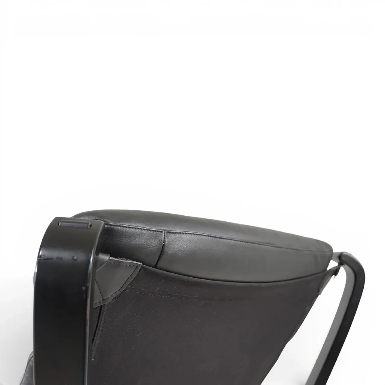 Poltrona Frau viking leather lounge chair by Sigurd Resell, 1970s 5