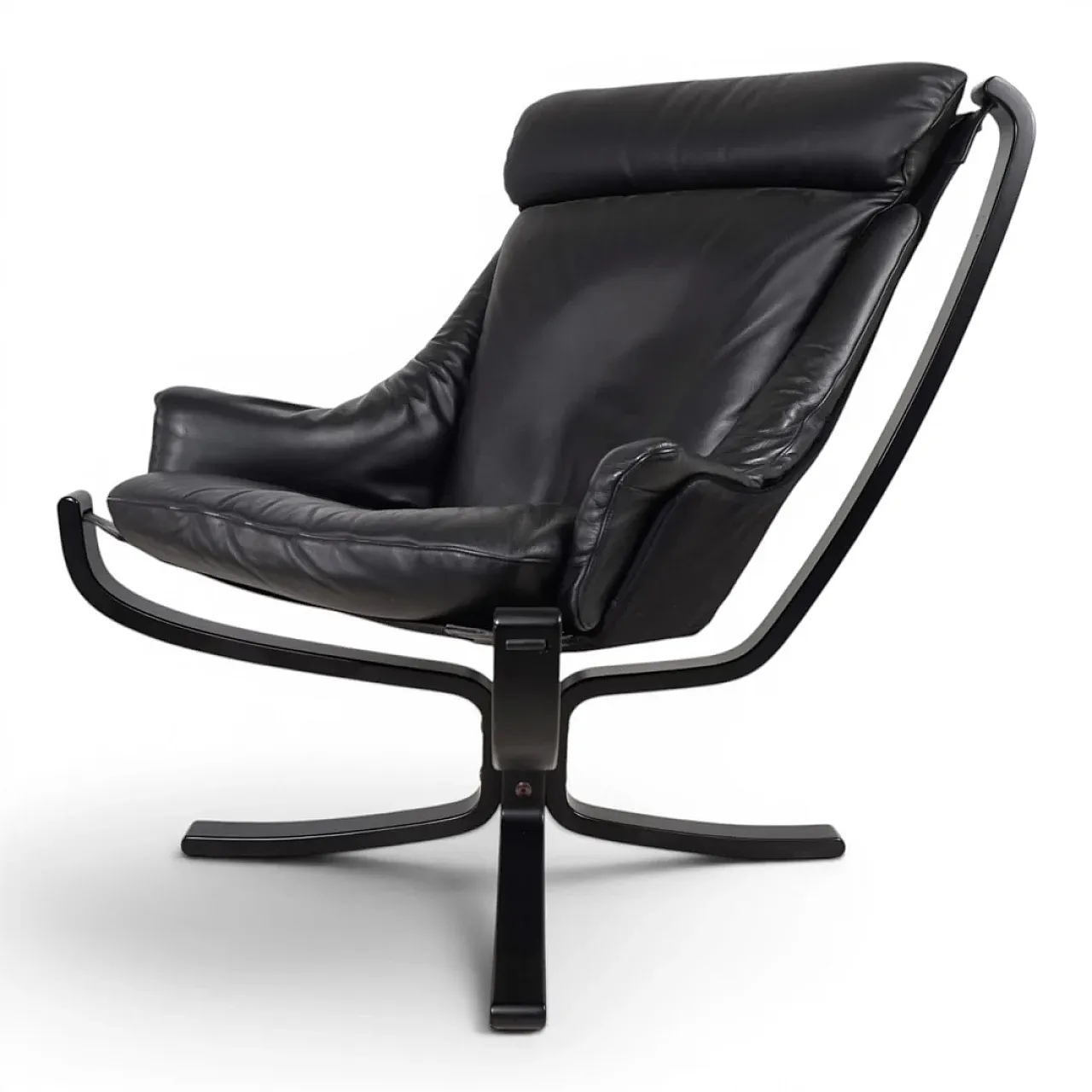 Poltrona Frau viking leather lounge chair by Sigurd Resell, 1970s 6