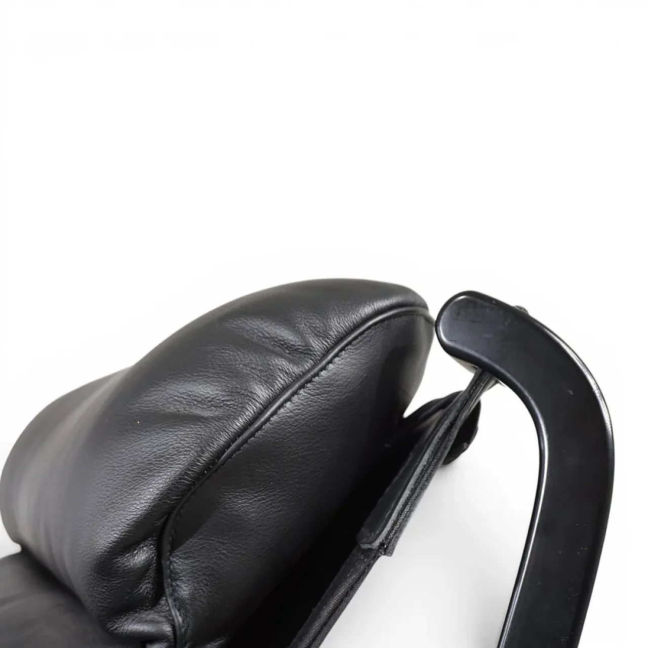 Poltrona Frau viking leather lounge chair by Sigurd Resell, 1970s 7