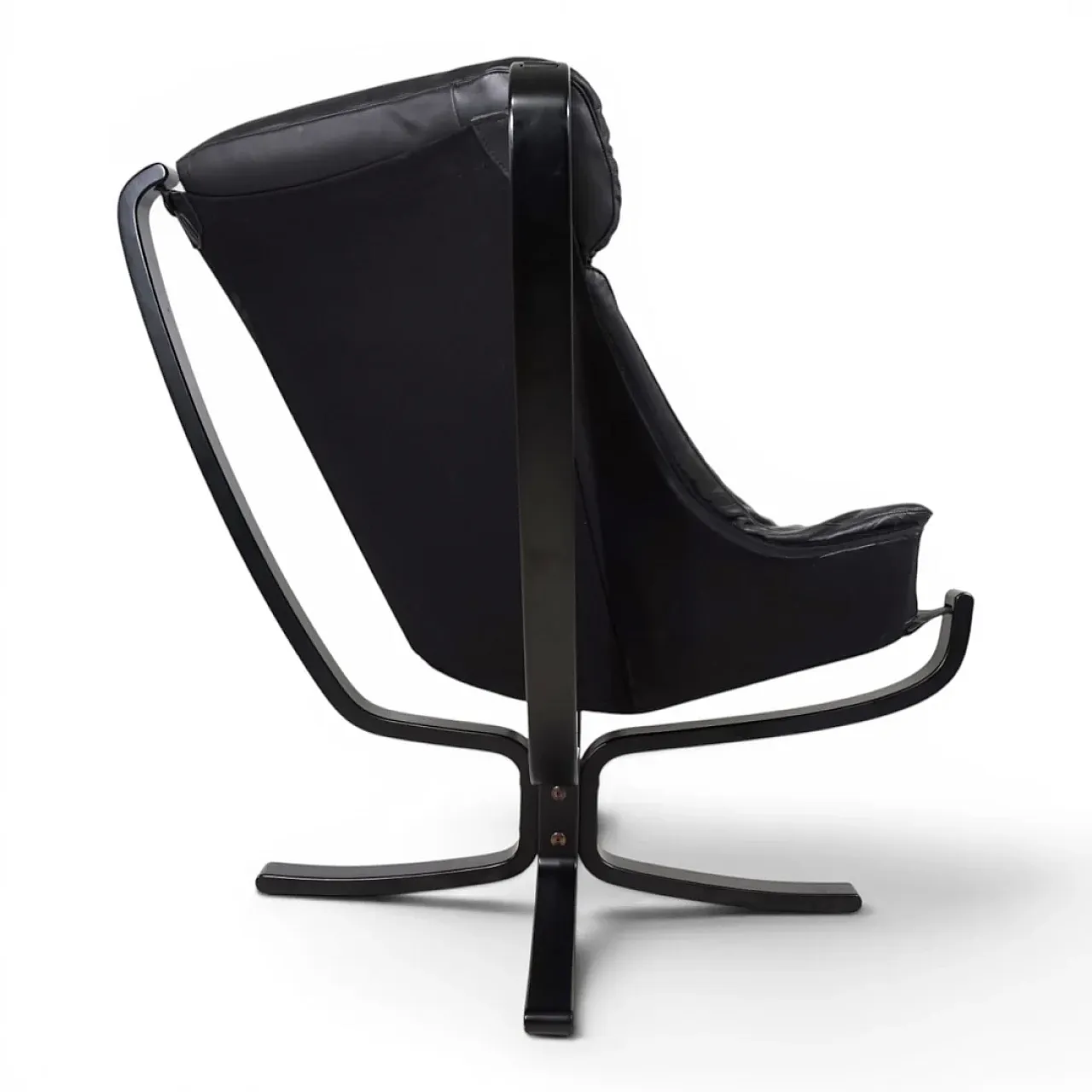 Poltrona Frau viking leather lounge chair by Sigurd Resell, 1970s 8