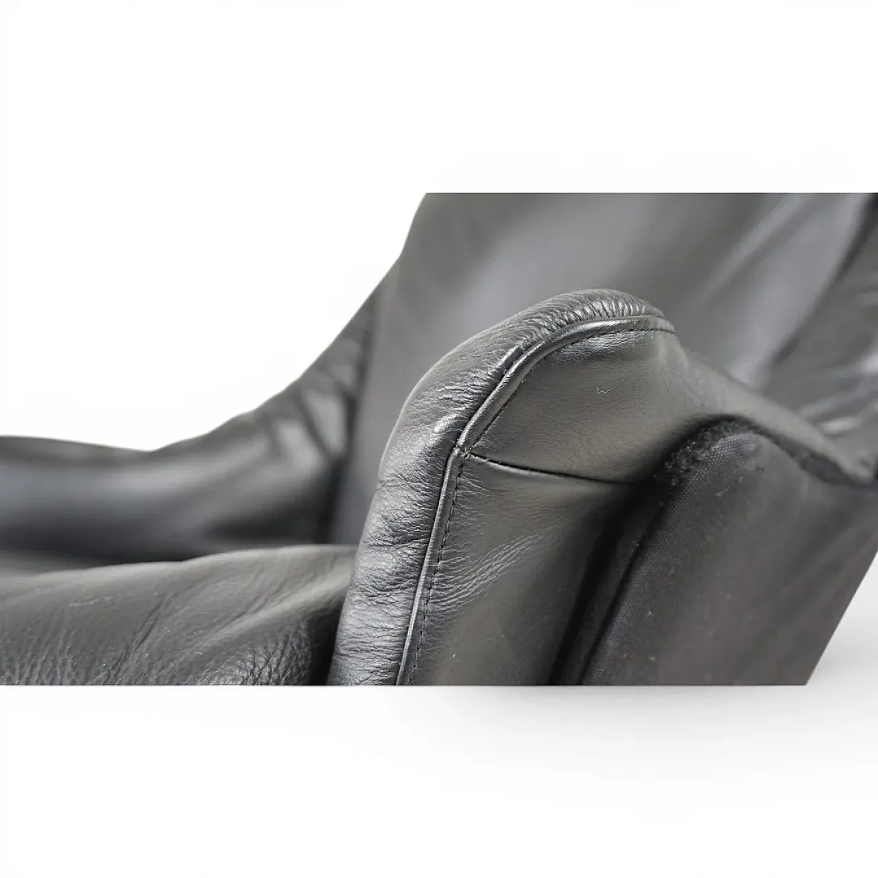 Poltrona Frau viking leather lounge chair by Sigurd Resell, 1970s 11