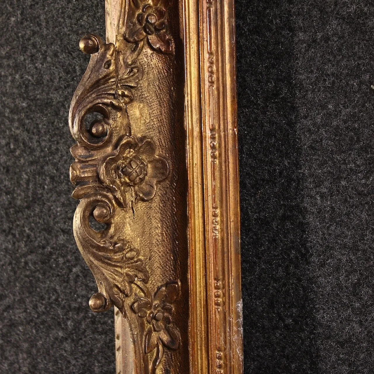 Italian carved and gilded frame from the 20th century 6