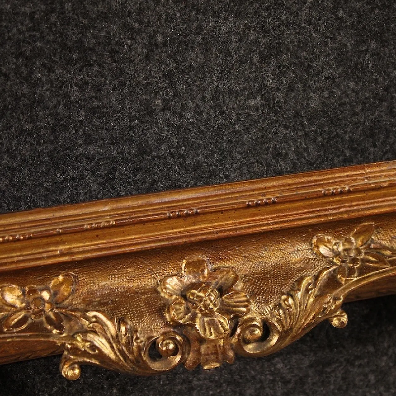 Italian carved and gilded frame from the 20th century 10
