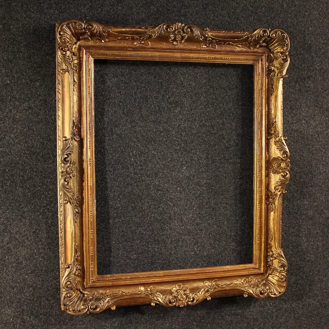 Italian carved and gilded frame from the 20th century 12