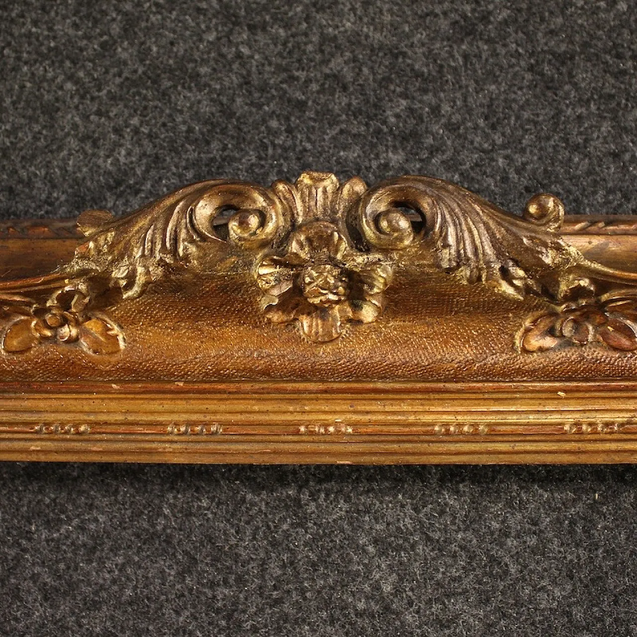 Italian carved and gilded frame from the 20th century 13