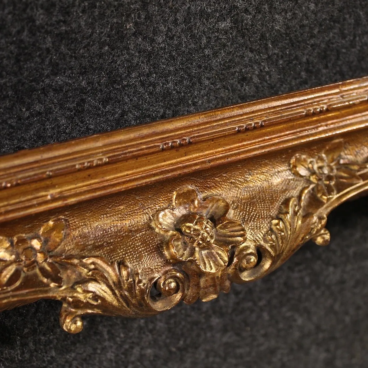 Italian carved and gilded frame from the 20th century 14