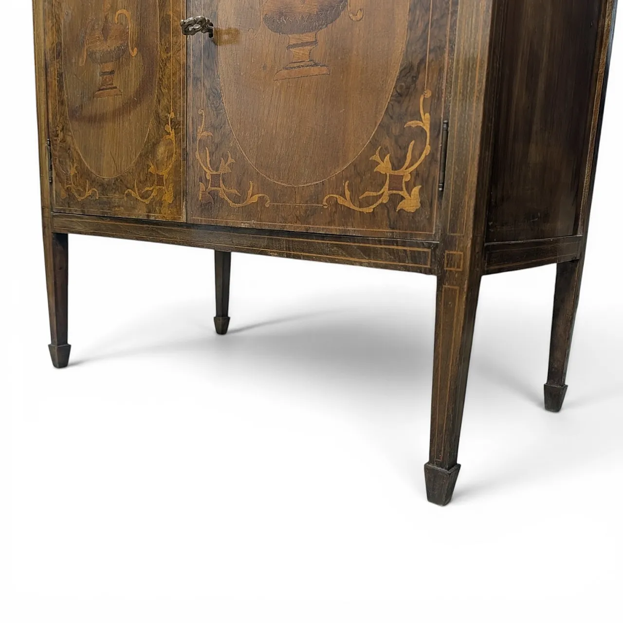 Italian craftsmanship walnut furniture from the twentieth century 9