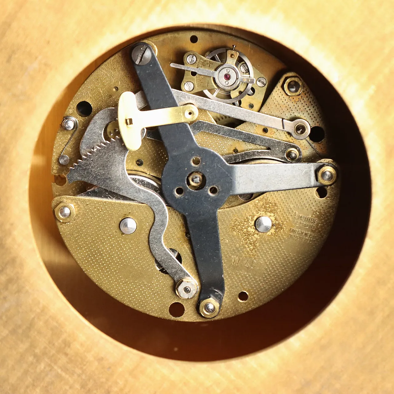 La Vallée Manufacture Countertop clock, 20th century 8
