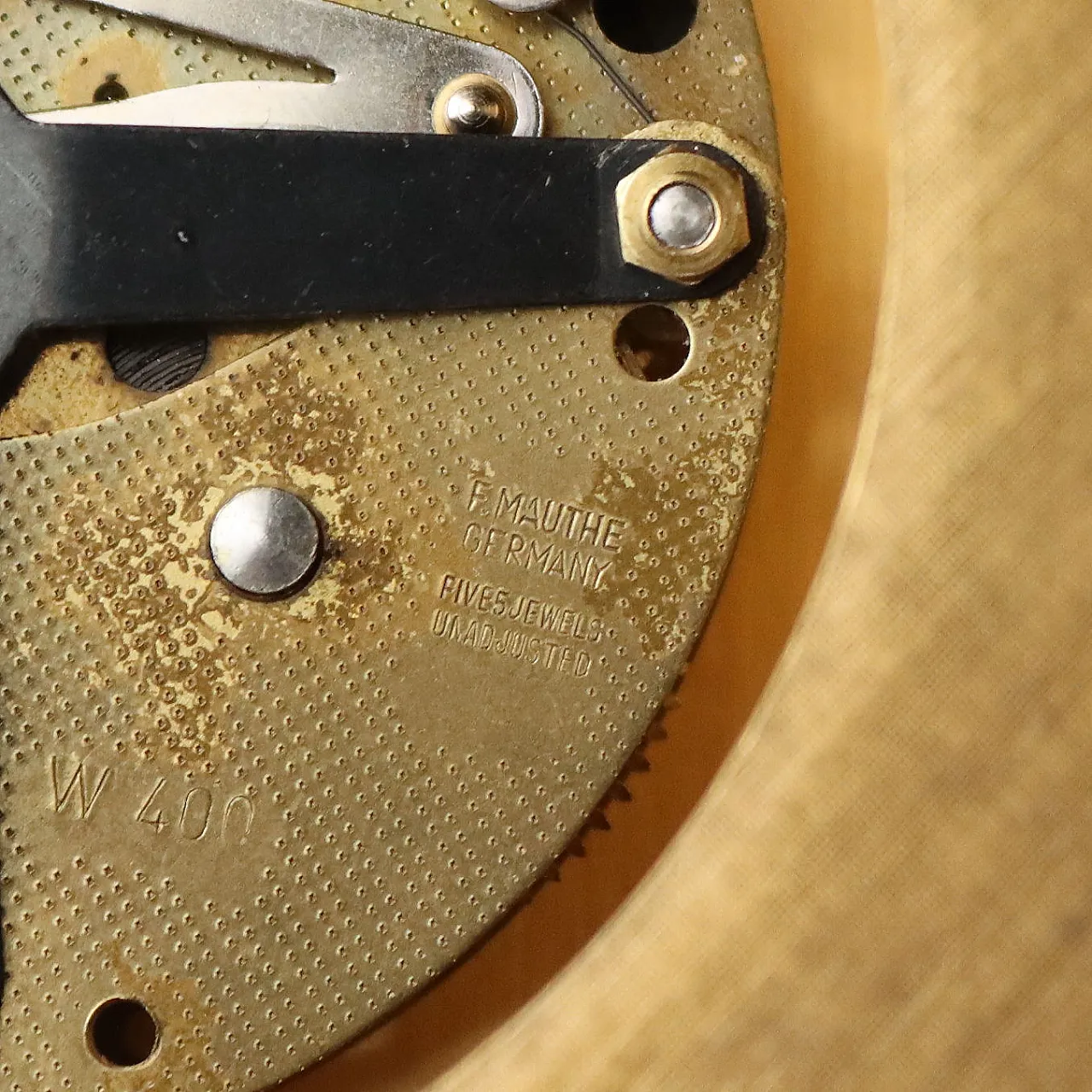 La Vallée Manufacture Countertop clock, 20th century 9