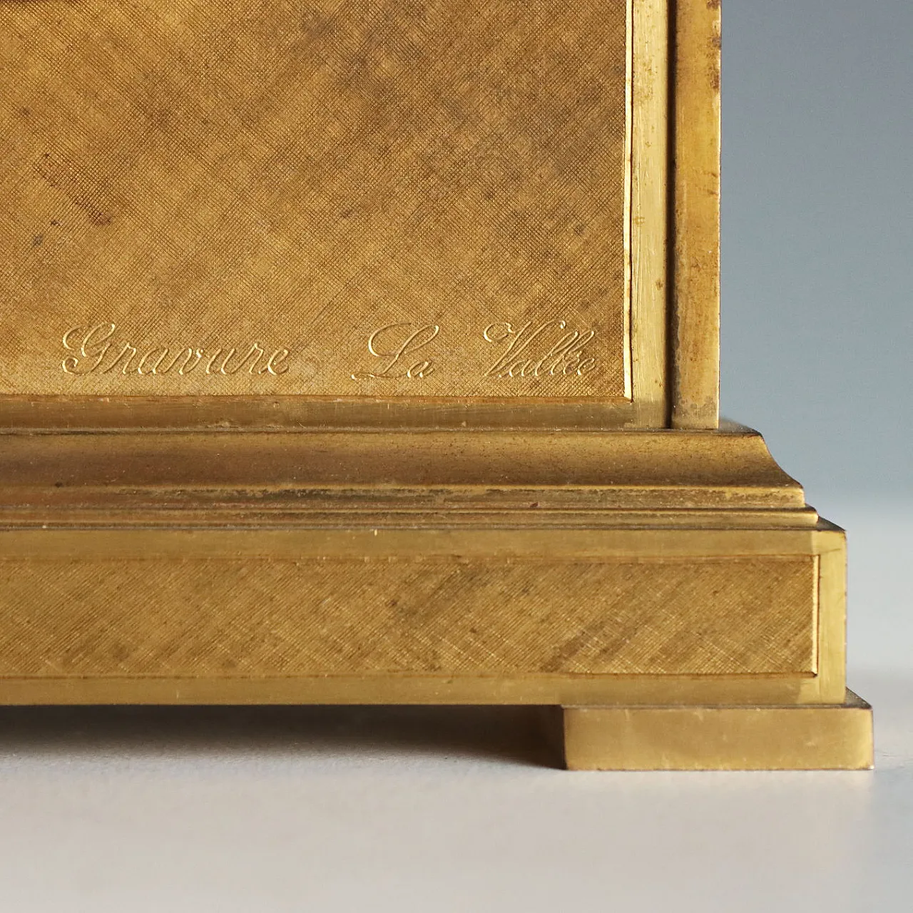 La Vallée Manufacture Countertop clock, 20th century 10
