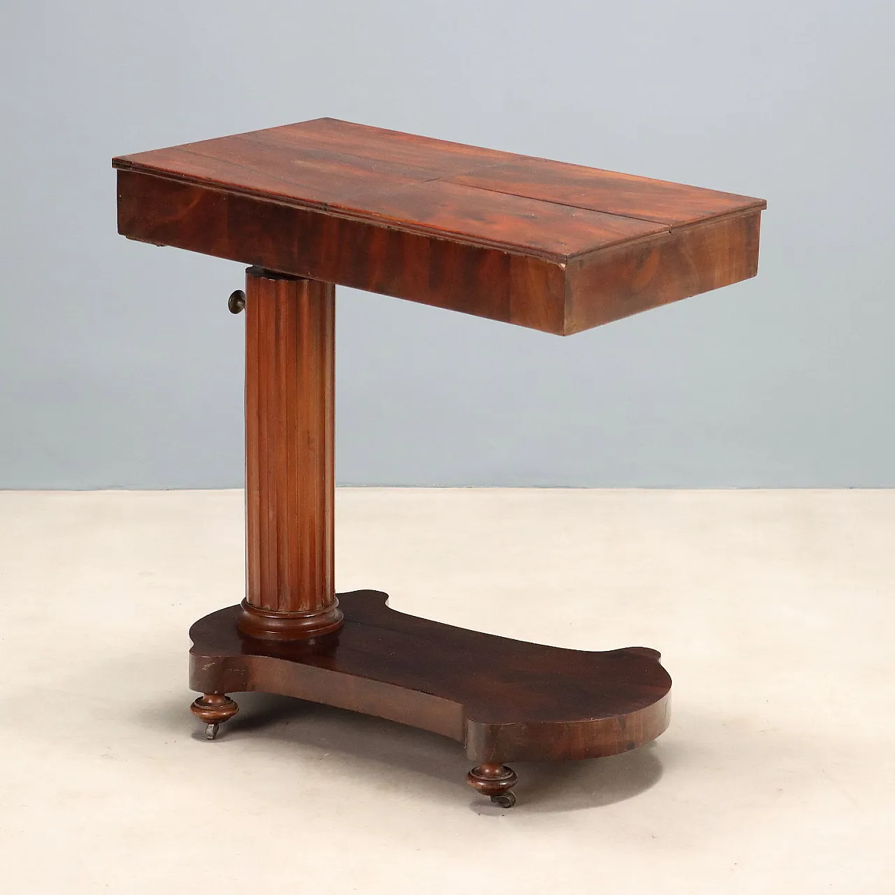 Early Victorian serving table, 19th century 1