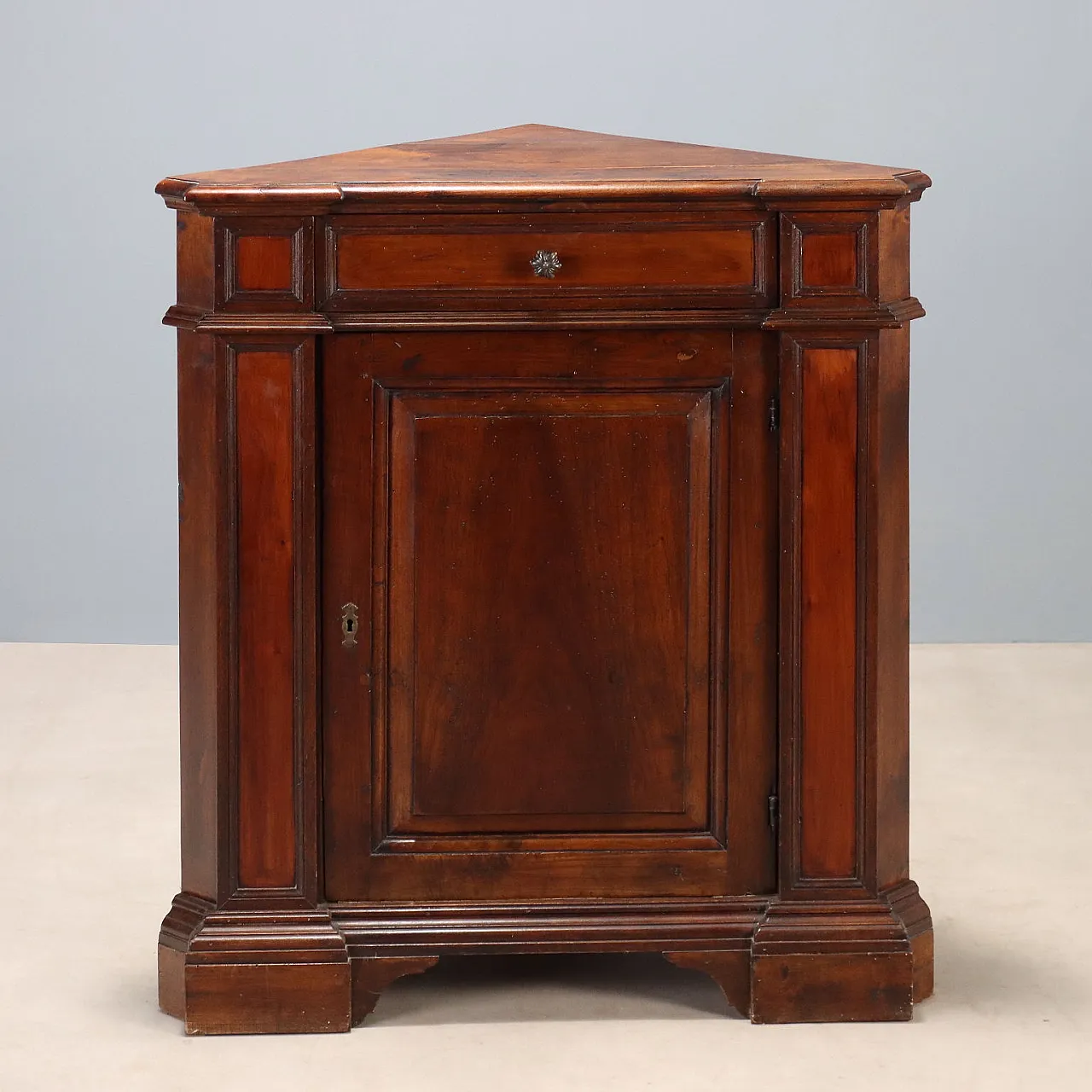 Baroque style corner unit in walnut, 20th century 1