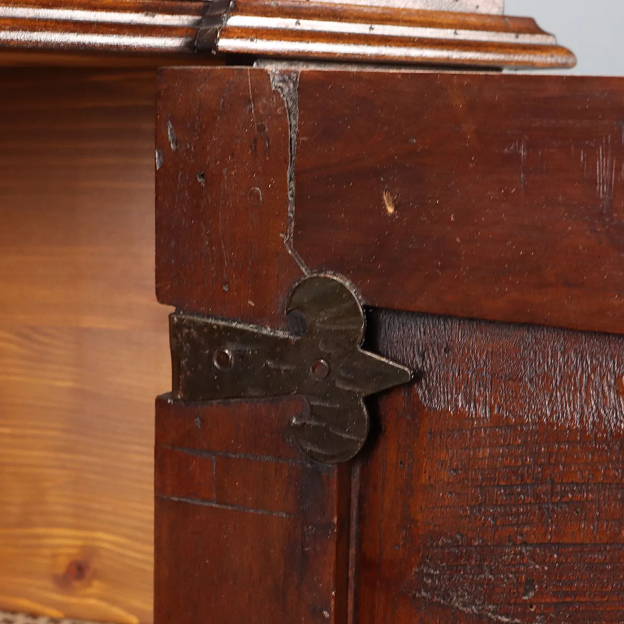 Baroque style corner unit in walnut, 20th century 6