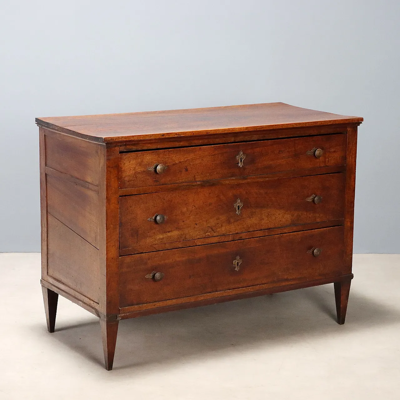 Chest of drawers in walnut, 19th century 1
