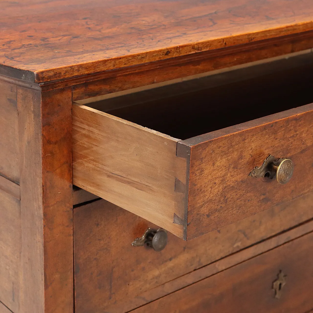 Chest of drawers in walnut, 19th century 4