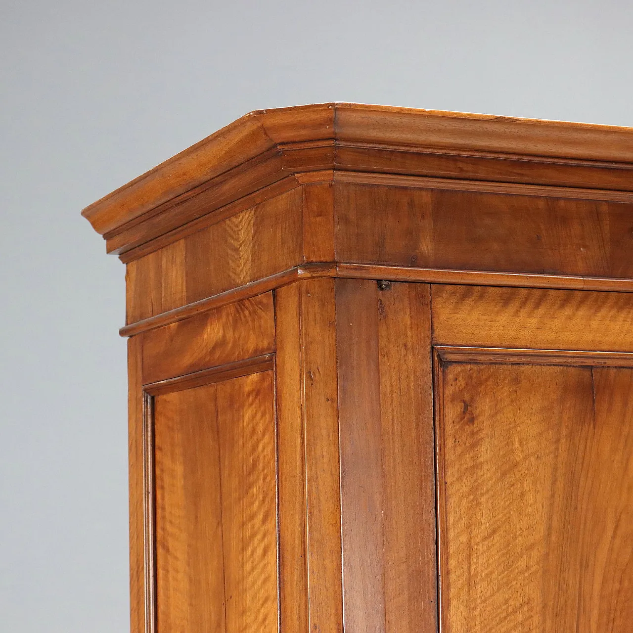 Walnut wardrobe, 19th century 5