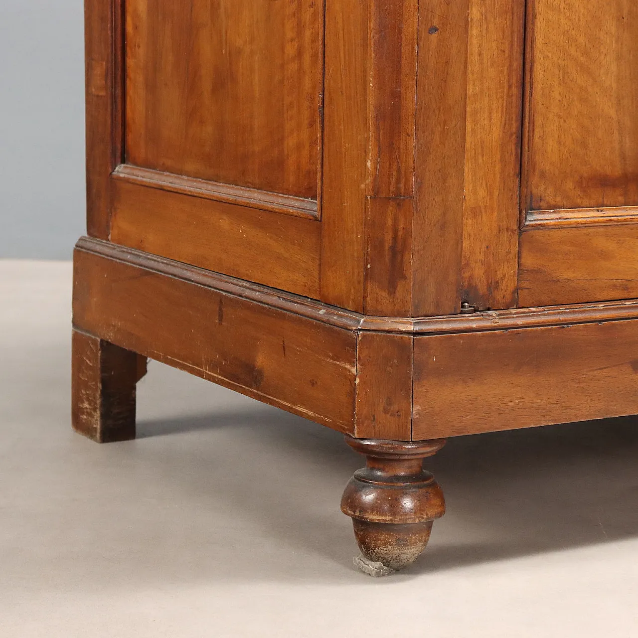 Walnut wardrobe, 19th century 10