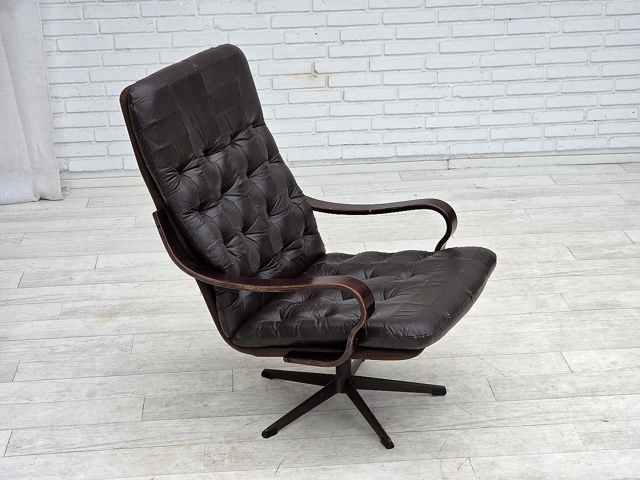 Anni '70, poltrona girevole scandinava, arredamento patchwork in pelle. 2