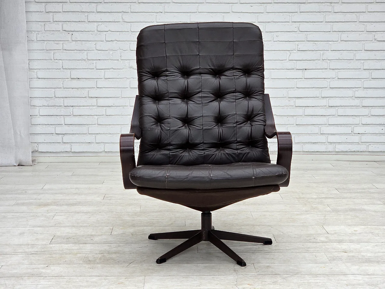 Anni '70, poltrona girevole scandinava, arredamento patchwork in pelle. 7