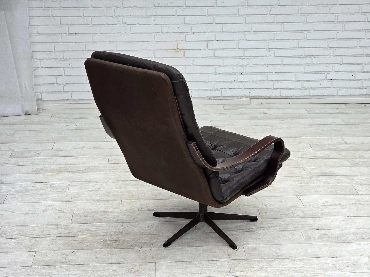 Anni '70, poltrona girevole scandinava, arredamento patchwork in pelle. 9