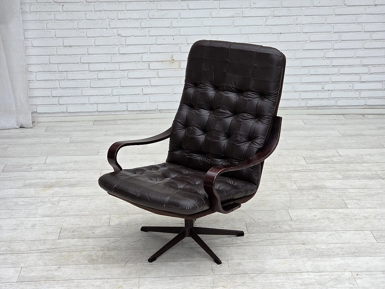 Anni '70, poltrona girevole scandinava, arredamento patchwork in pelle. 15