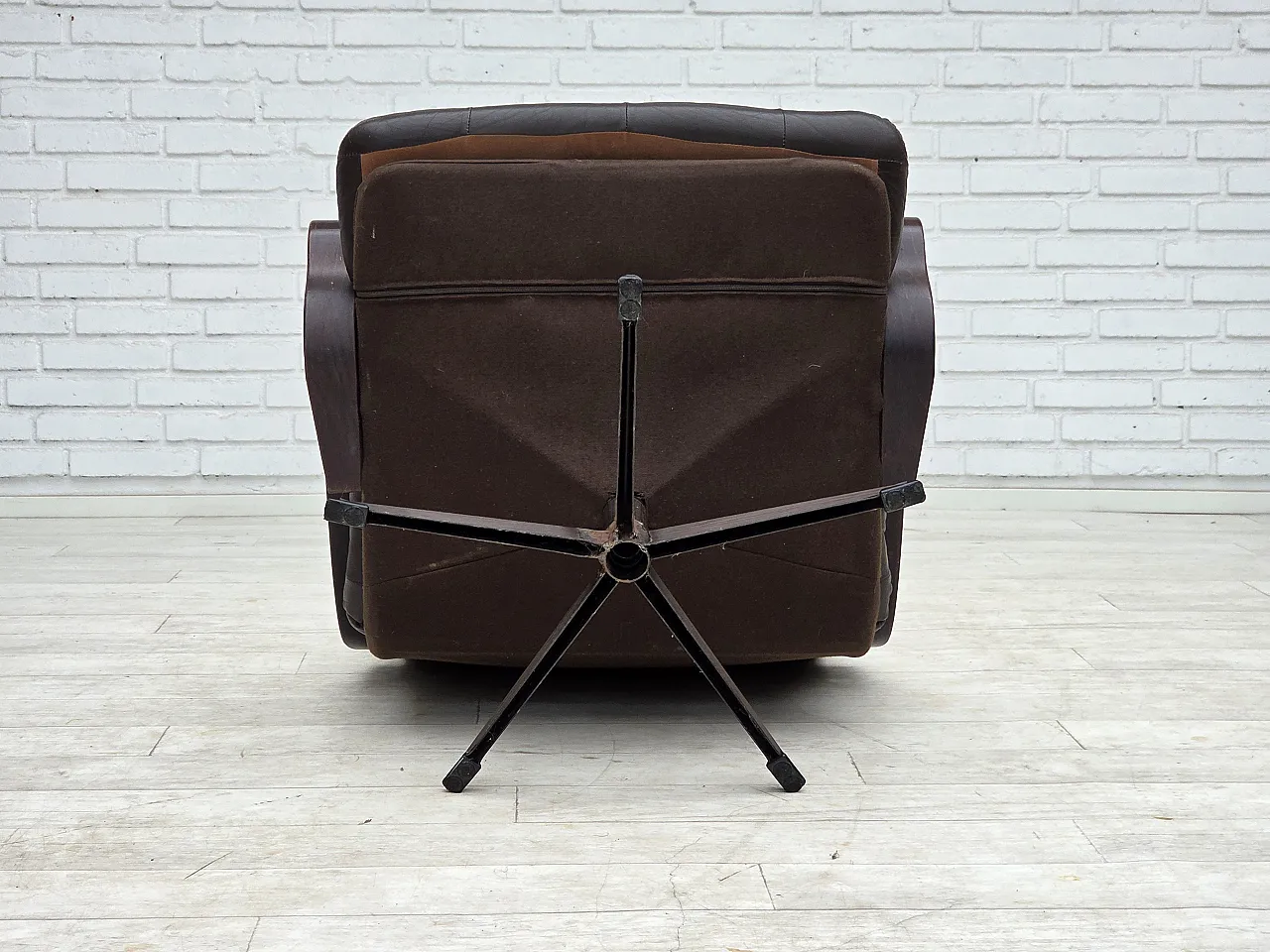 Anni '70, poltrona girevole scandinava, arredamento patchwork in pelle. 16