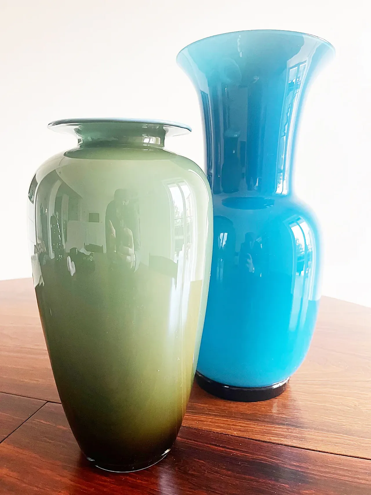 Two-tone jacketed Murano glass domed vase, 20th century 2