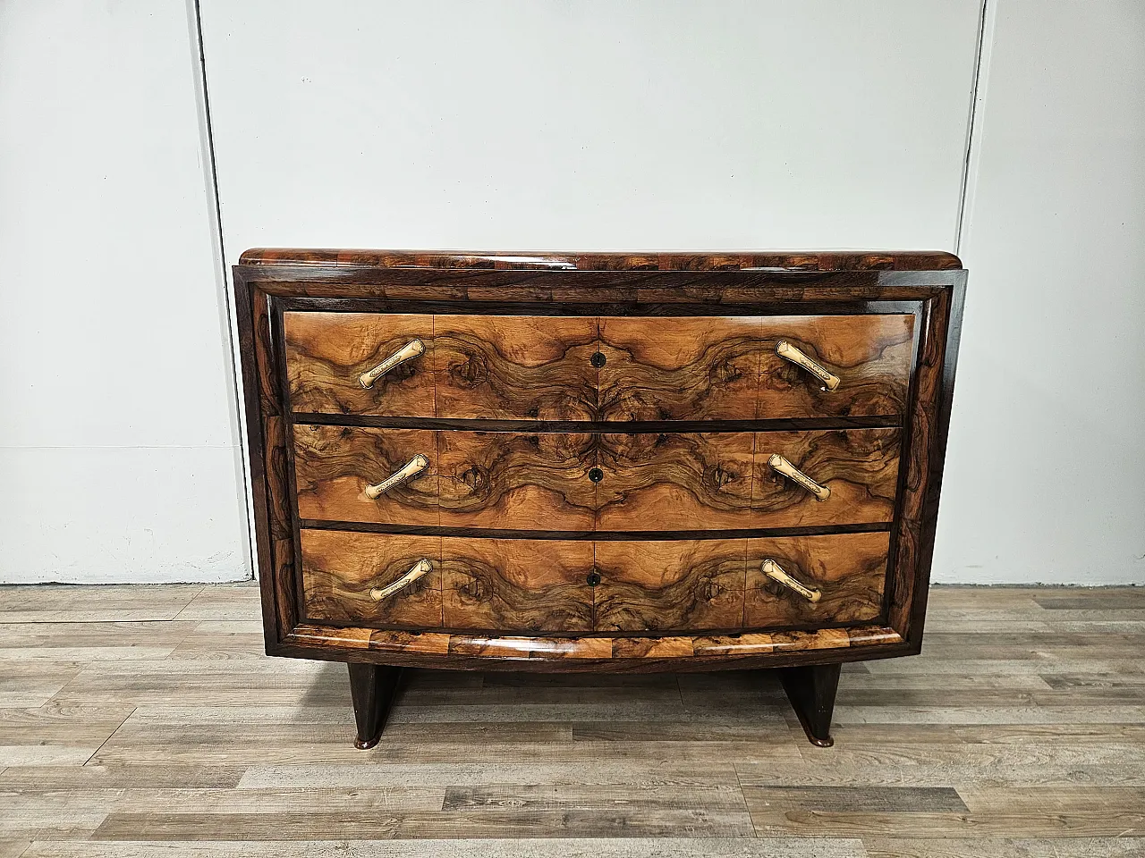 Art Deco Tuscan chest of drawers from the 1940s in walnut root 1