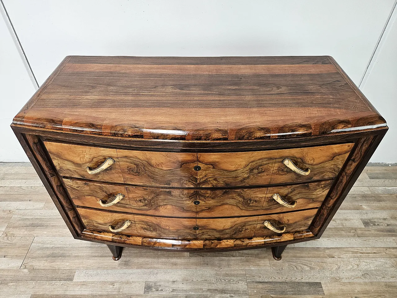 Art Deco Tuscan chest of drawers from the 1940s in walnut root 4