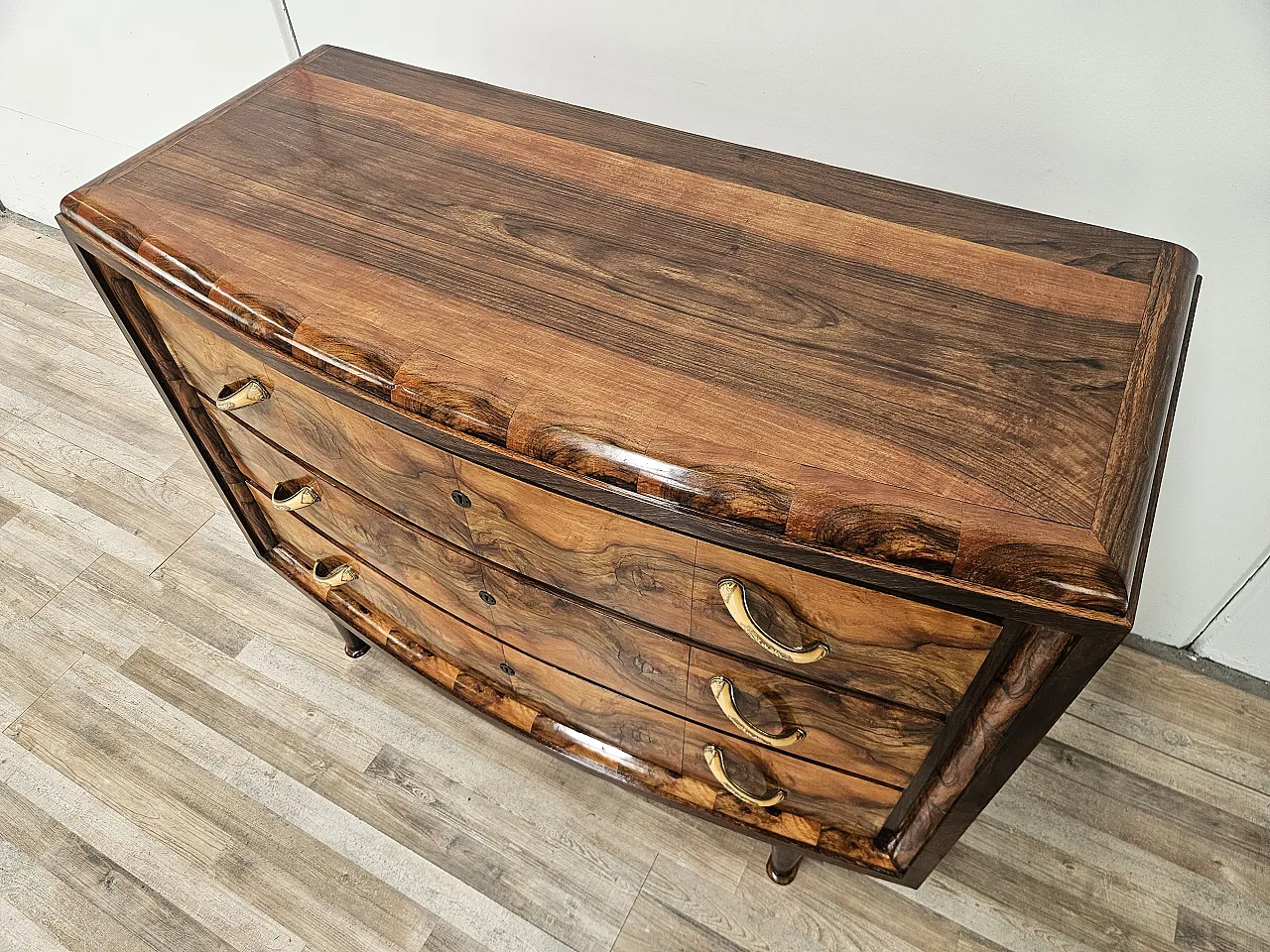 Art Deco Tuscan chest of drawers from the 1940s in walnut root 5