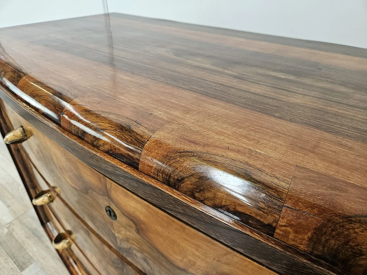 Art Deco Tuscan chest of drawers from the 1940s in walnut root 7
