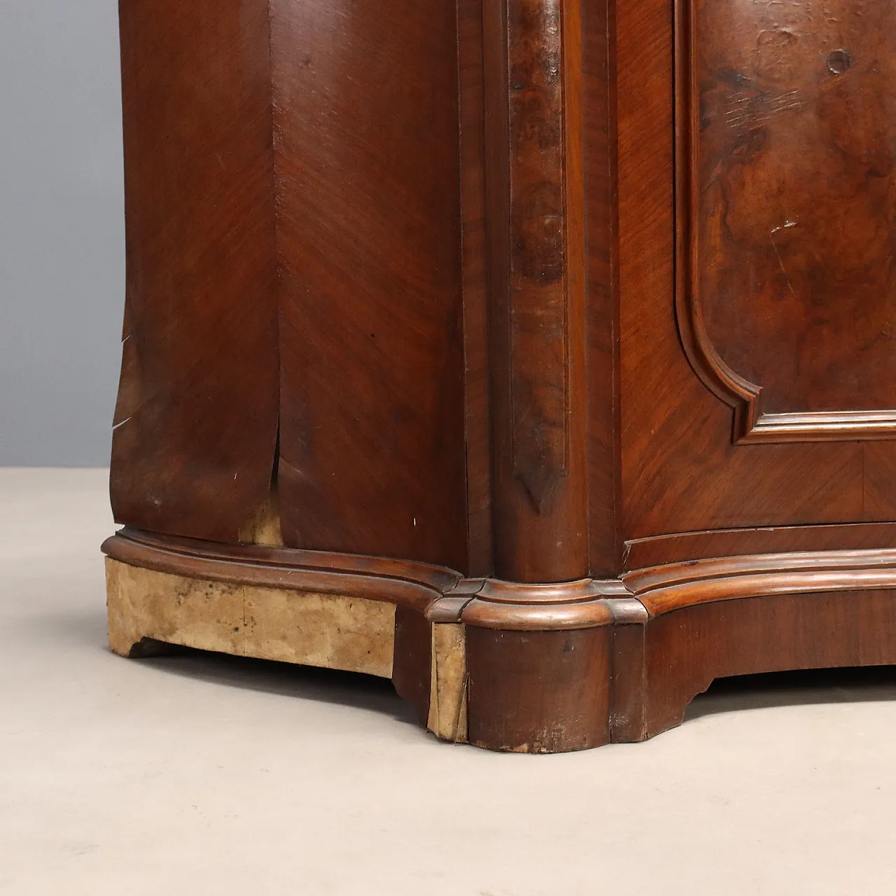 Umbertina sideboard in walnut and walnut root, 19th century 7