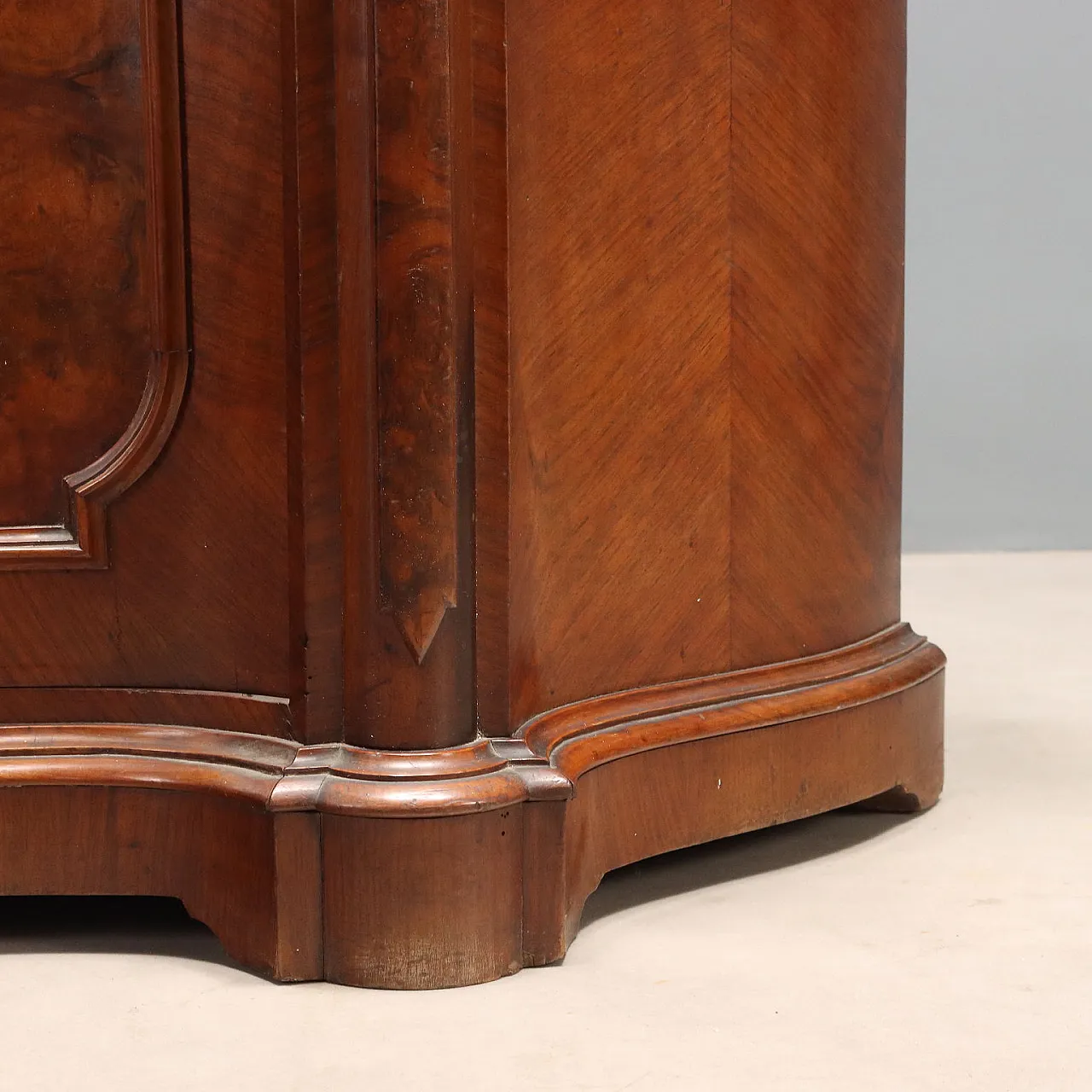 Umbertina sideboard in walnut and walnut root, 19th century 8