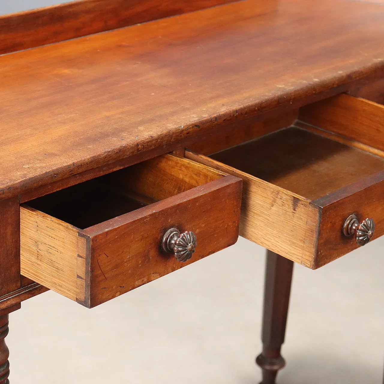 Walnut desk, 19th century 4