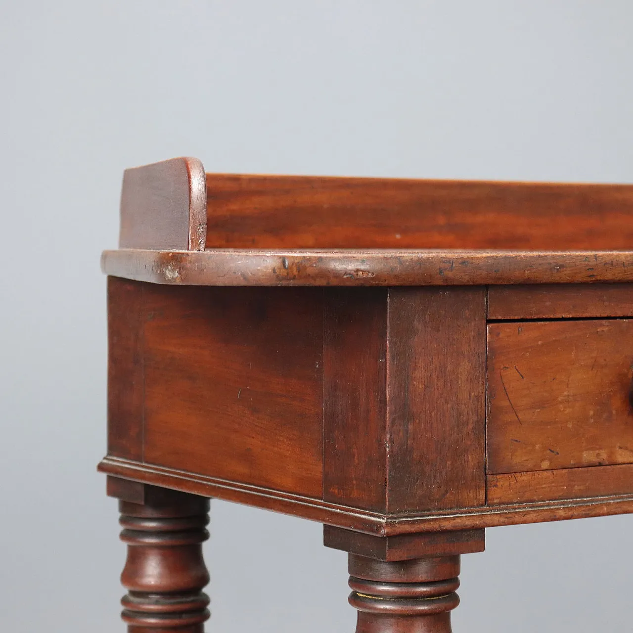 Walnut desk, 19th century 5