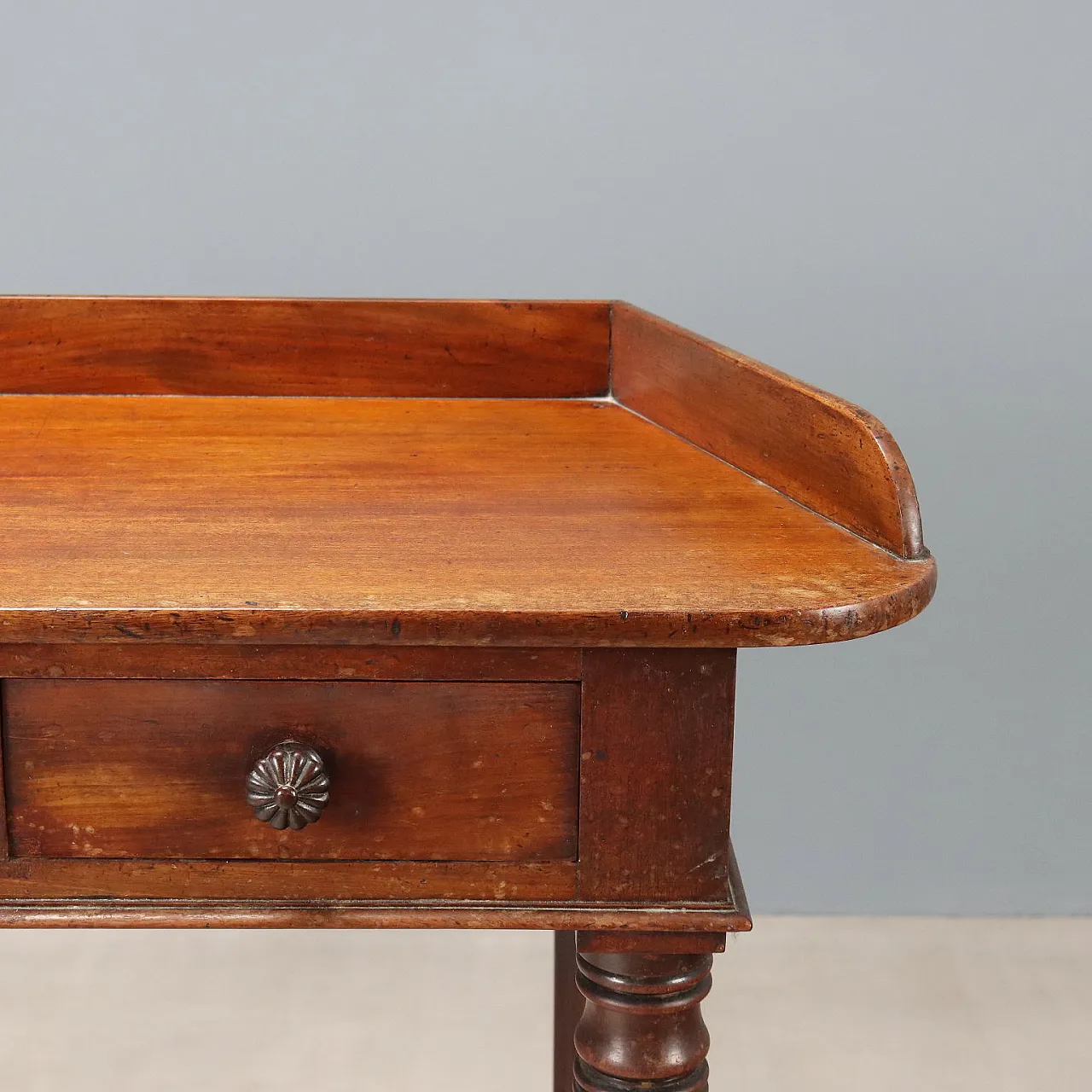 Walnut desk, 19th century 6