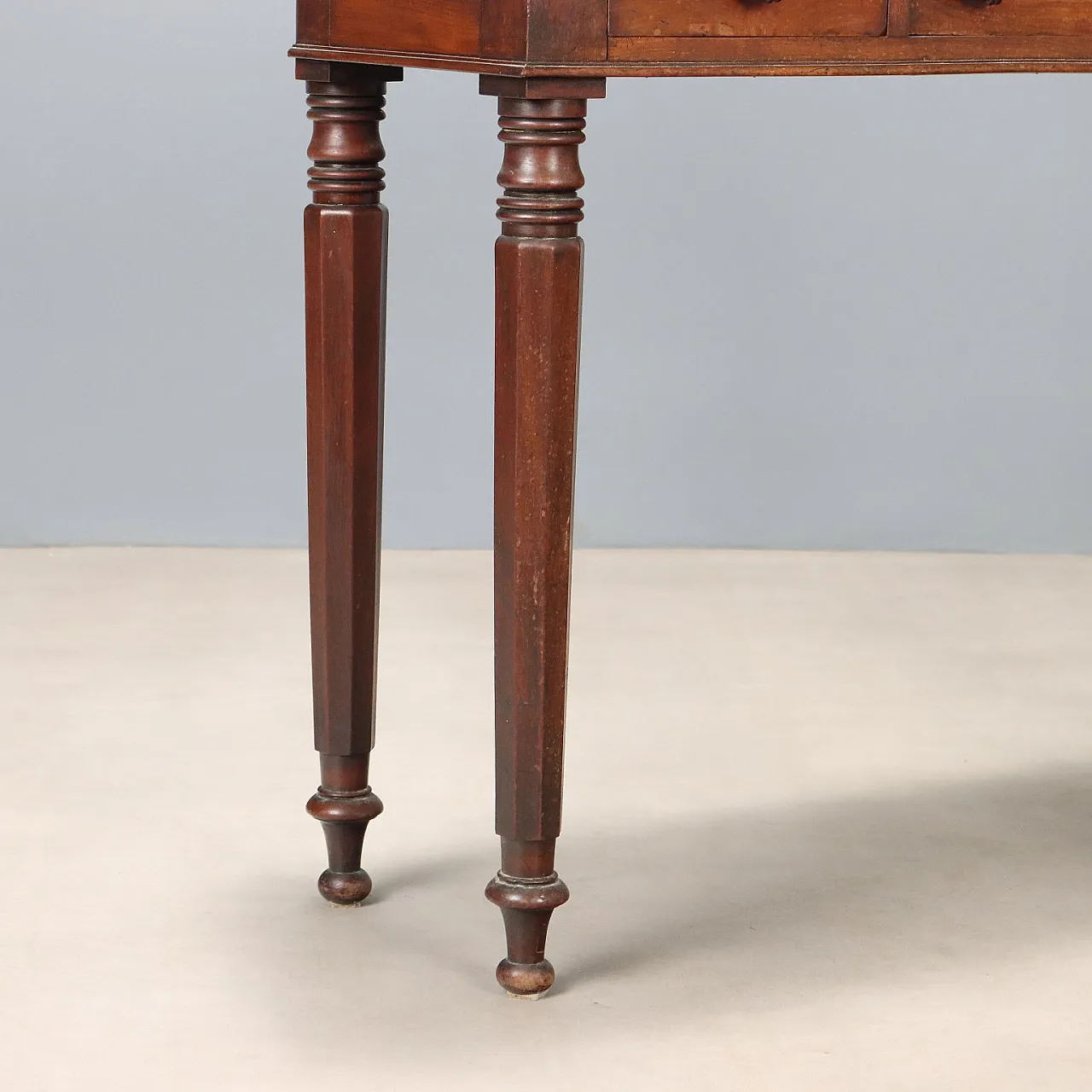 Walnut desk, 19th century 7