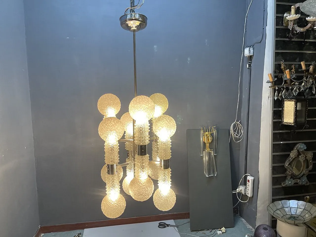 Large Sputnik chandelier in chromed metal and crystal attributed to Mazzega, Italy, 1970s 3