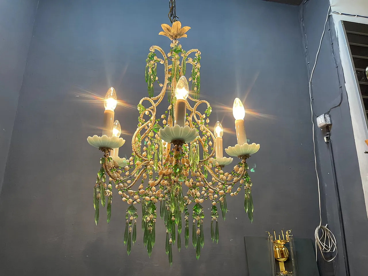 Lampadario in vetro opalino con gocce in cristallo blu e verde, anni '50 6