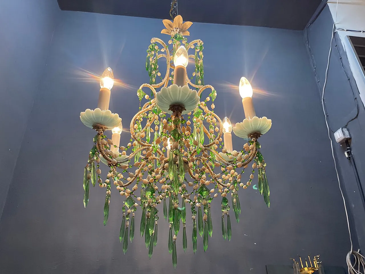 Lampadario in vetro opalino con gocce in cristallo blu e verde, anni '50 7