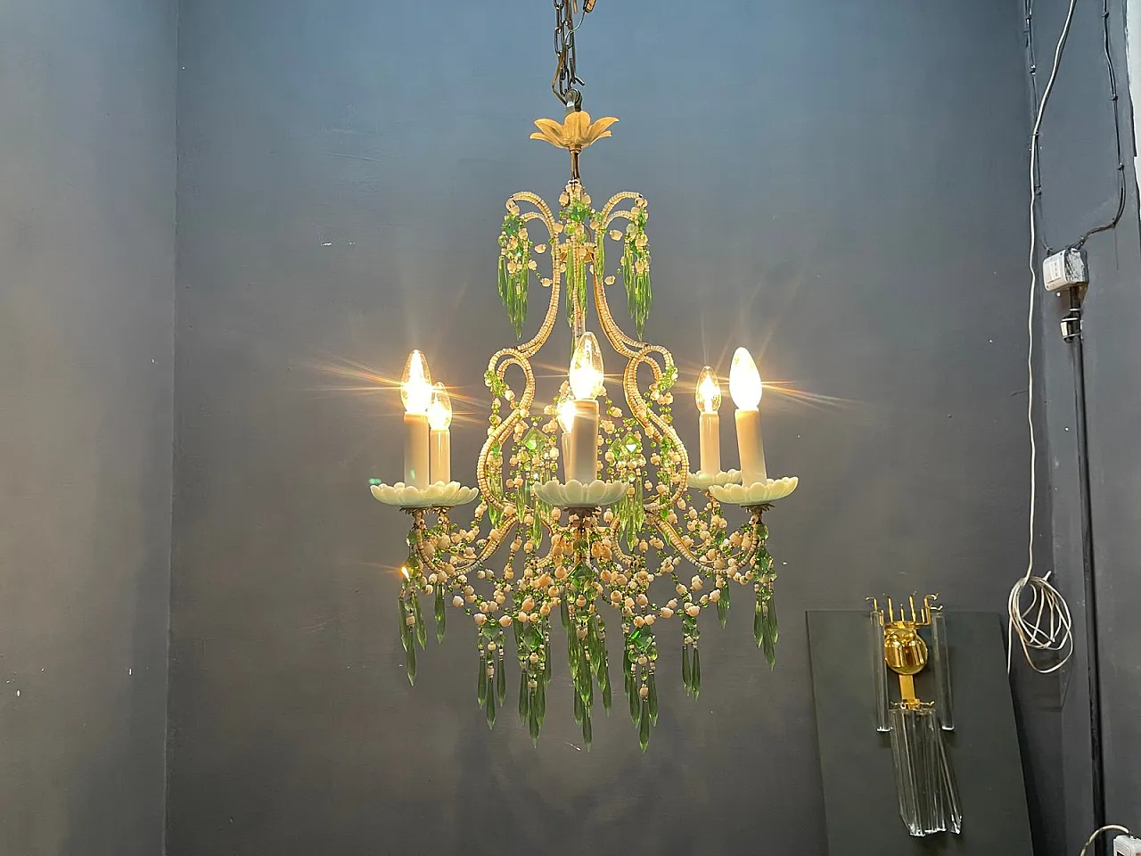 Lampadario in vetro opalino con gocce in cristallo blu e verde, anni '50 11